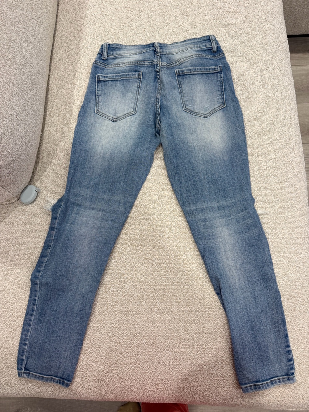 Distressed jeans - Picture 5 of 6